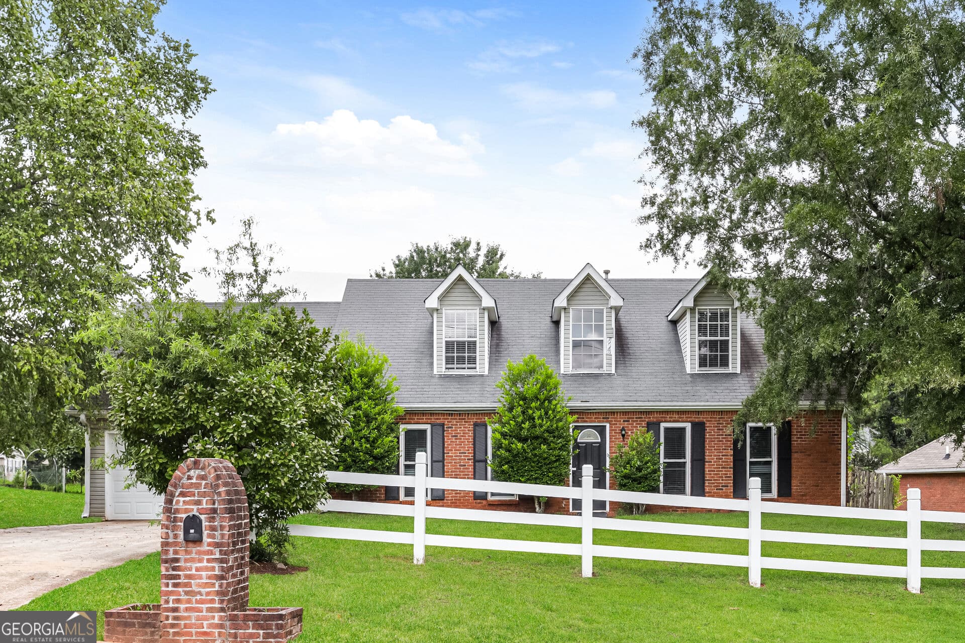 3 bedroom, 2 bathroom, 2,550 sq ft single family residence for sale at 45 Still Waters Drive, Covington, GA 30016 — photo 2