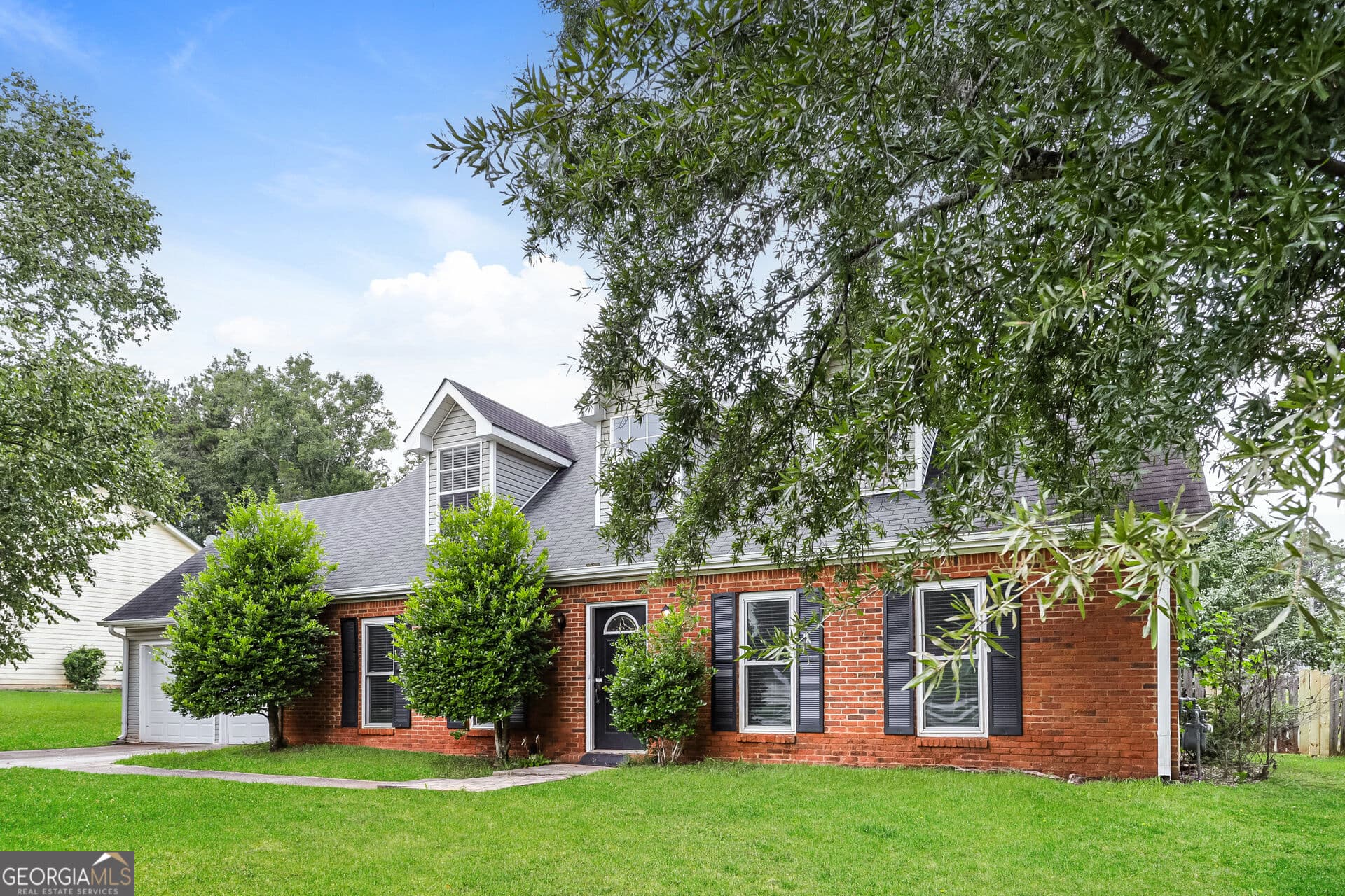 3 bedroom, 2 bathroom, 2,550 sq ft single family residence for sale at 45 Still Waters Drive, Covington, GA 30016 — photo 3