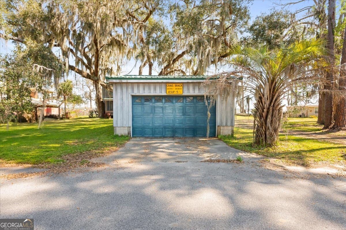 2 bedroom, 2 bathroom, 1,800 sq ft single family residence for sale at 863 HICKORY BLUFF Road, Waverly, GA 31565 — photo 7