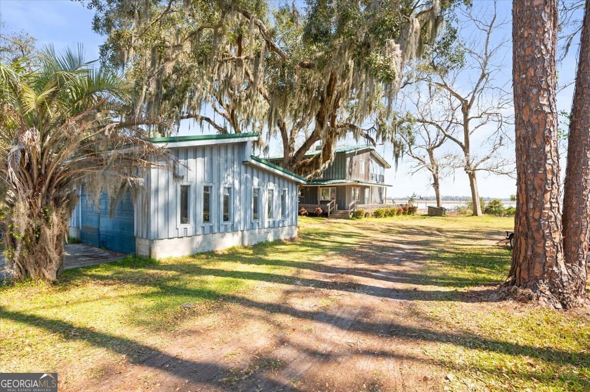 2 bedroom, 2 bathroom, 1,800 sq ft single family residence for sale at 863 HICKORY BLUFF Road, Waverly, GA 31565 — photo 8