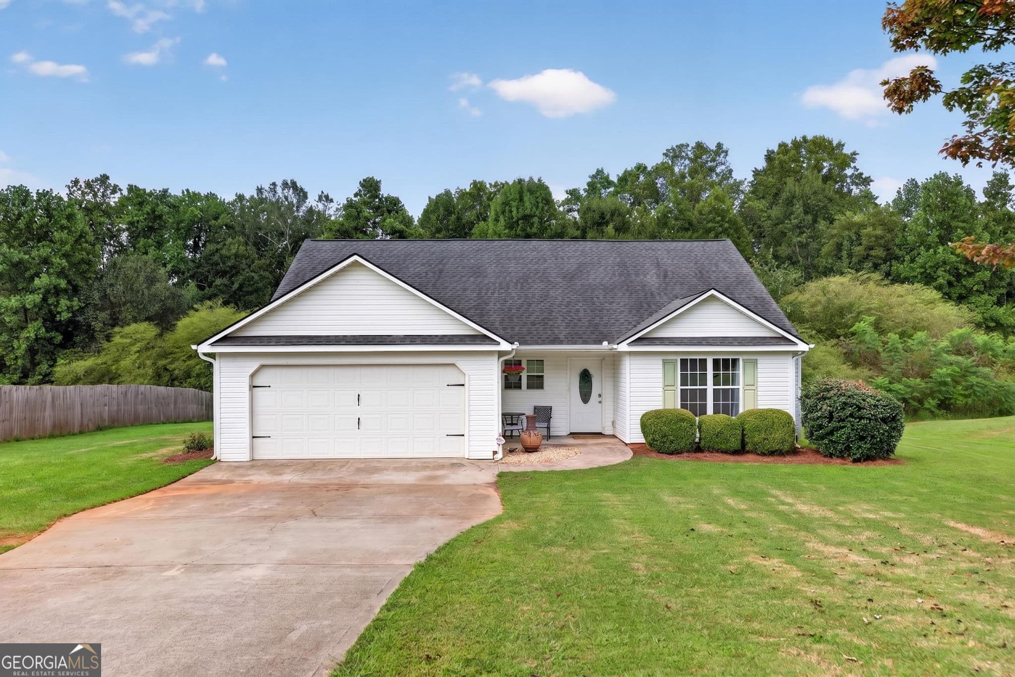 3 bedroom, 2 bathroom, 1,570 sq ft single family residence for sale at 112 Governor Lane, Temple, GA 30179 — photo 3