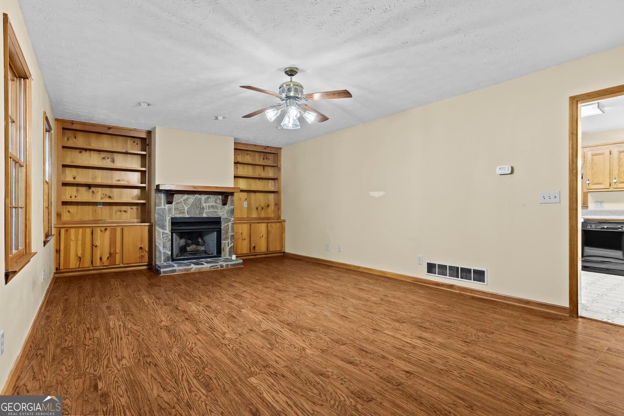 3 bedroom, 2 bathroom, 1,704 sq ft single family residence for sale at 3727 Bowline Circle, Acworth, GA 30102 — photo 5