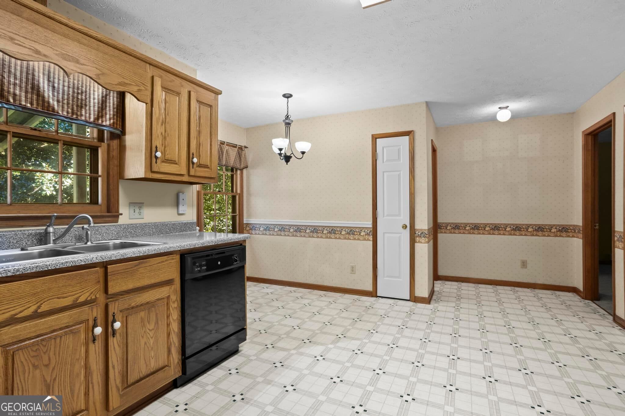 3 bedroom, 2 bathroom, 1,704 sq ft single family residence for sale at 3727 Bowline Circle, Acworth, GA 30102 — photo 9