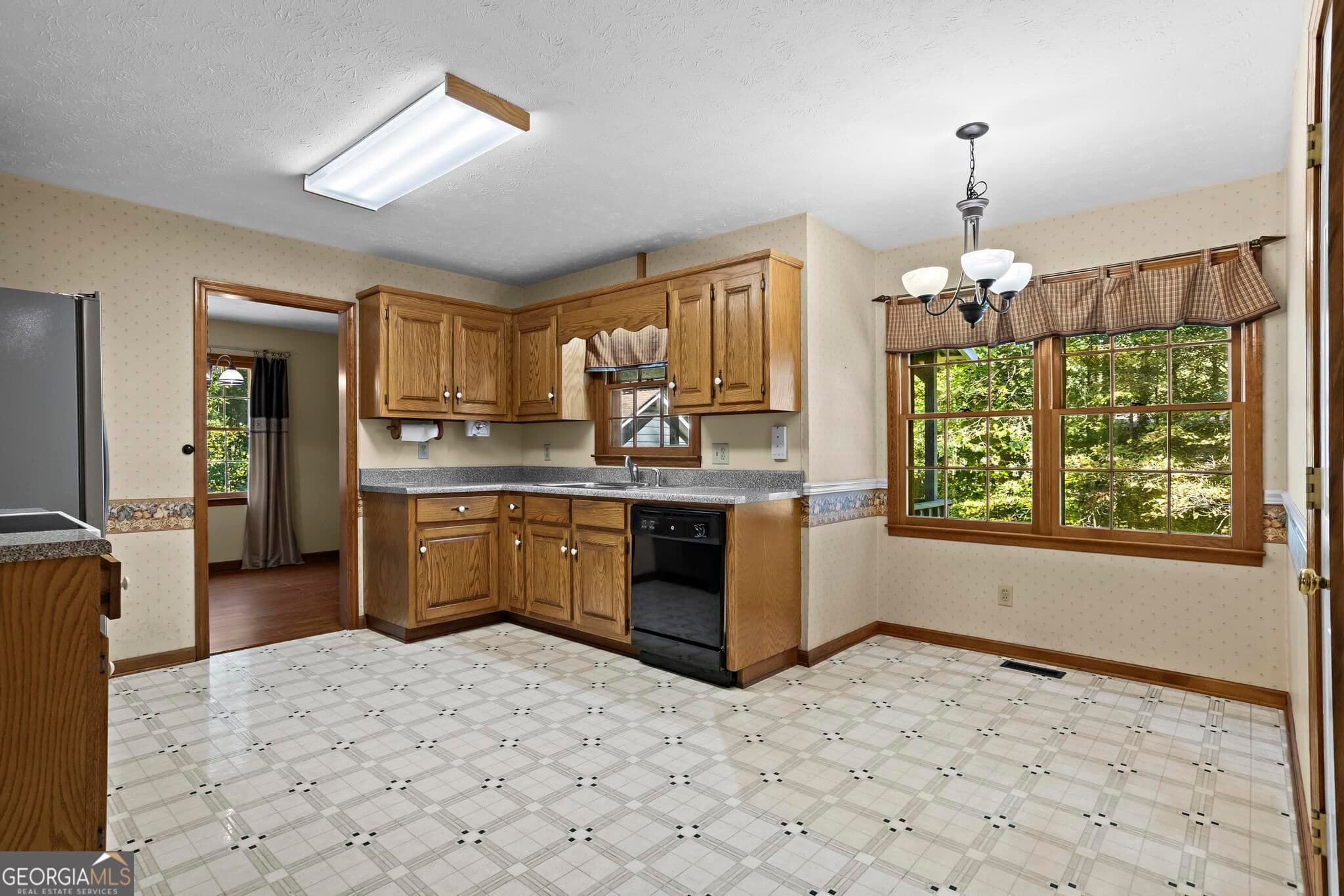 3 bedroom, 2 bathroom, 1,704 sq ft single family residence for sale at 3727 Bowline Circle, Acworth, GA 30102 — photo 8