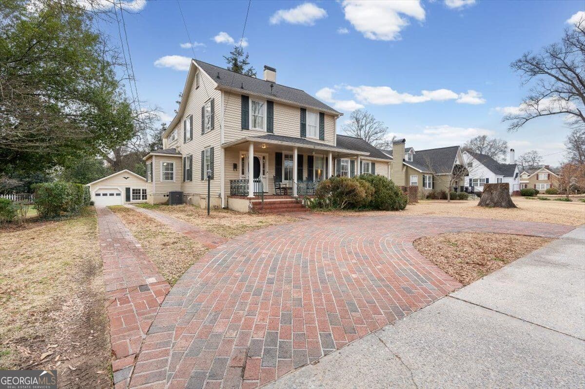 5 bedroom, 3 bathroom, 2,946 sq ft single family residence for sale at 311 N College Street, Cedartown, GA 30125 — photo 2