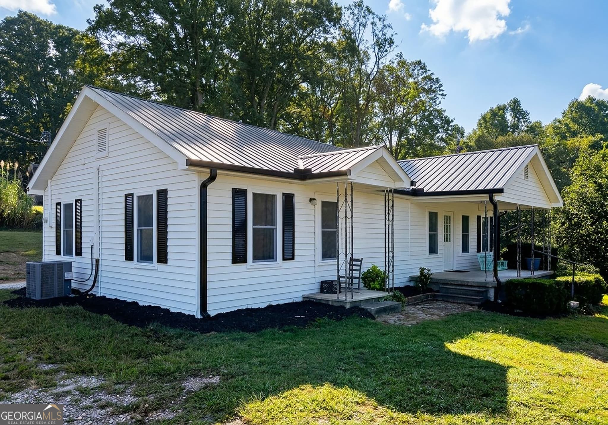 2 bedroom, 2 bathroom, 1,288 sq ft single family residence for sale at 9200 Murphy Highway, Blairsville, GA 30512
