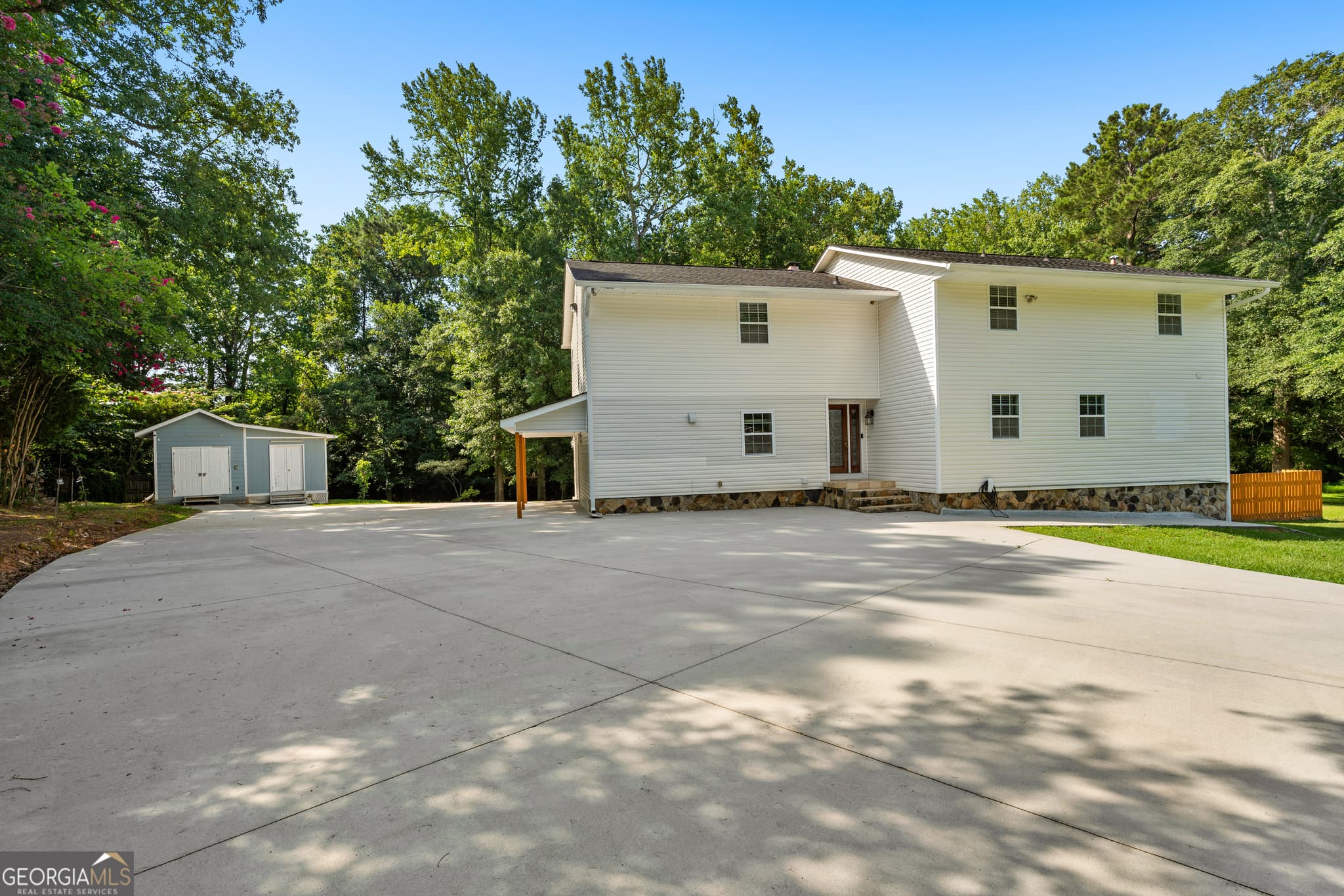 4 bedroom, 4.5 bathroom, 3,610 sq ft single family residence for sale at 7326 Leland Lane, Jonesboro, GA 30236 — photo 3