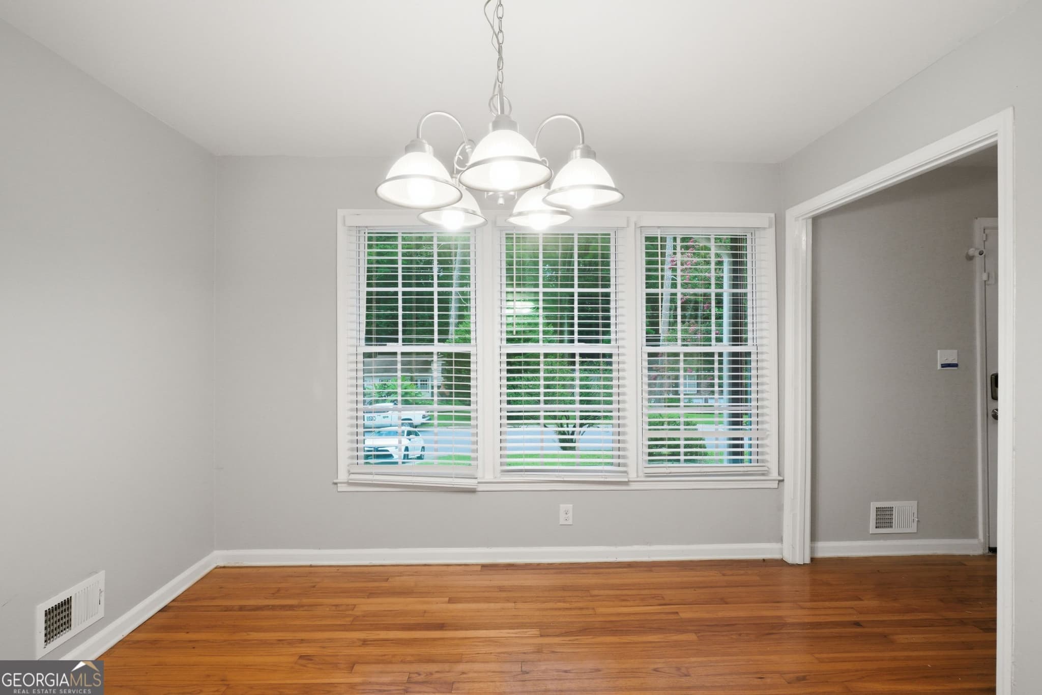 4 bedroom, 2.5 bathroom, 1,975 sq ft single family residence for sale at 1604 Drayton Woods Drive, Tucker, GA 30084 — photo 6