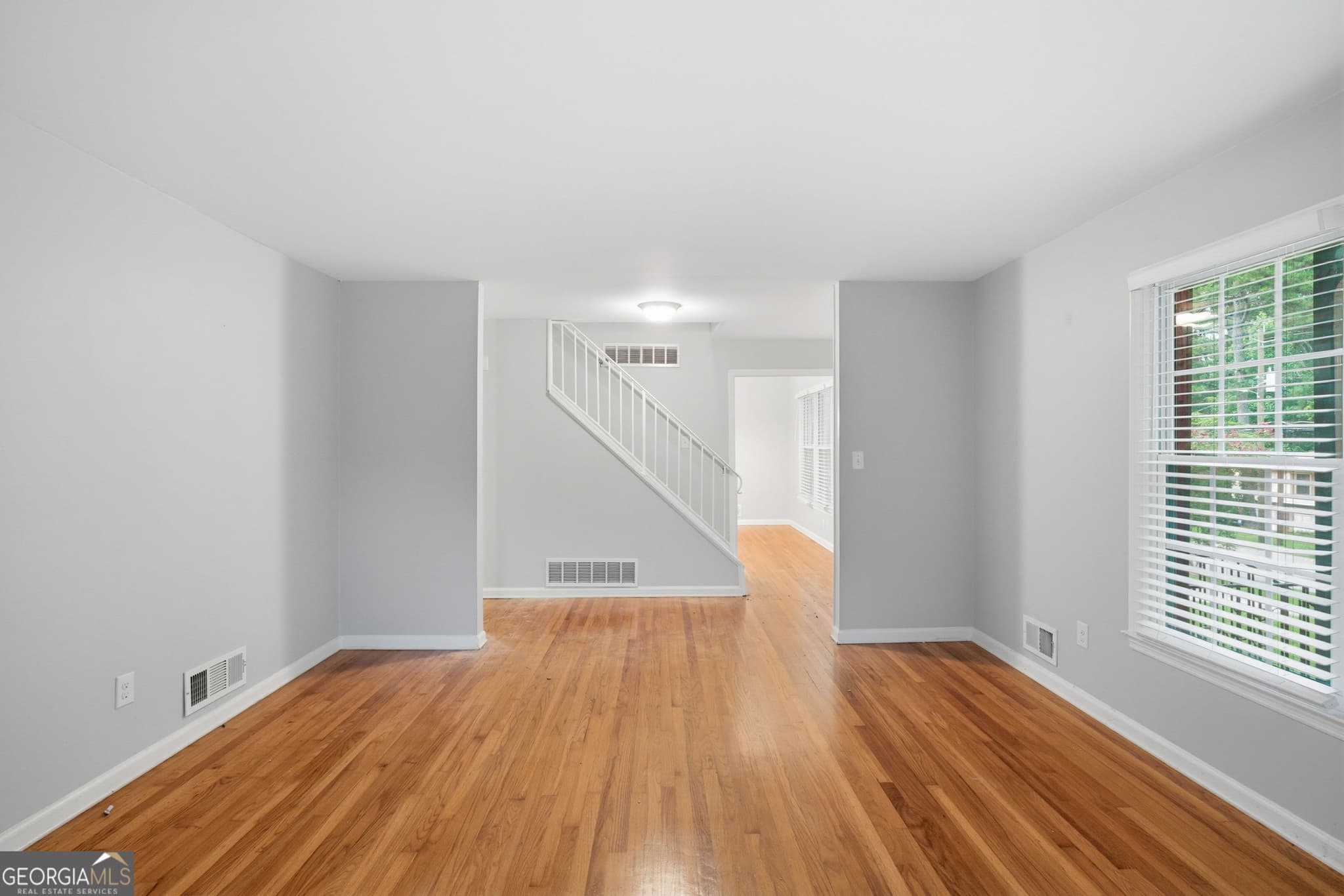 4 bedroom, 2.5 bathroom, 1,975 sq ft single family residence for sale at 1604 Drayton Woods Drive, Tucker, GA 30084 — photo 3