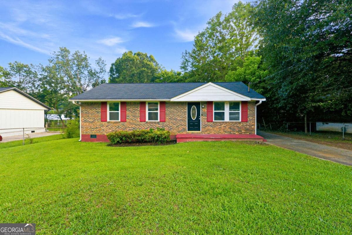 3 bedroom, 1 bathroom, 1,040 sq ft single family residence for sale at 8317 Kendrick Road, Jonesboro, GA 30238 — photo 1 of 32