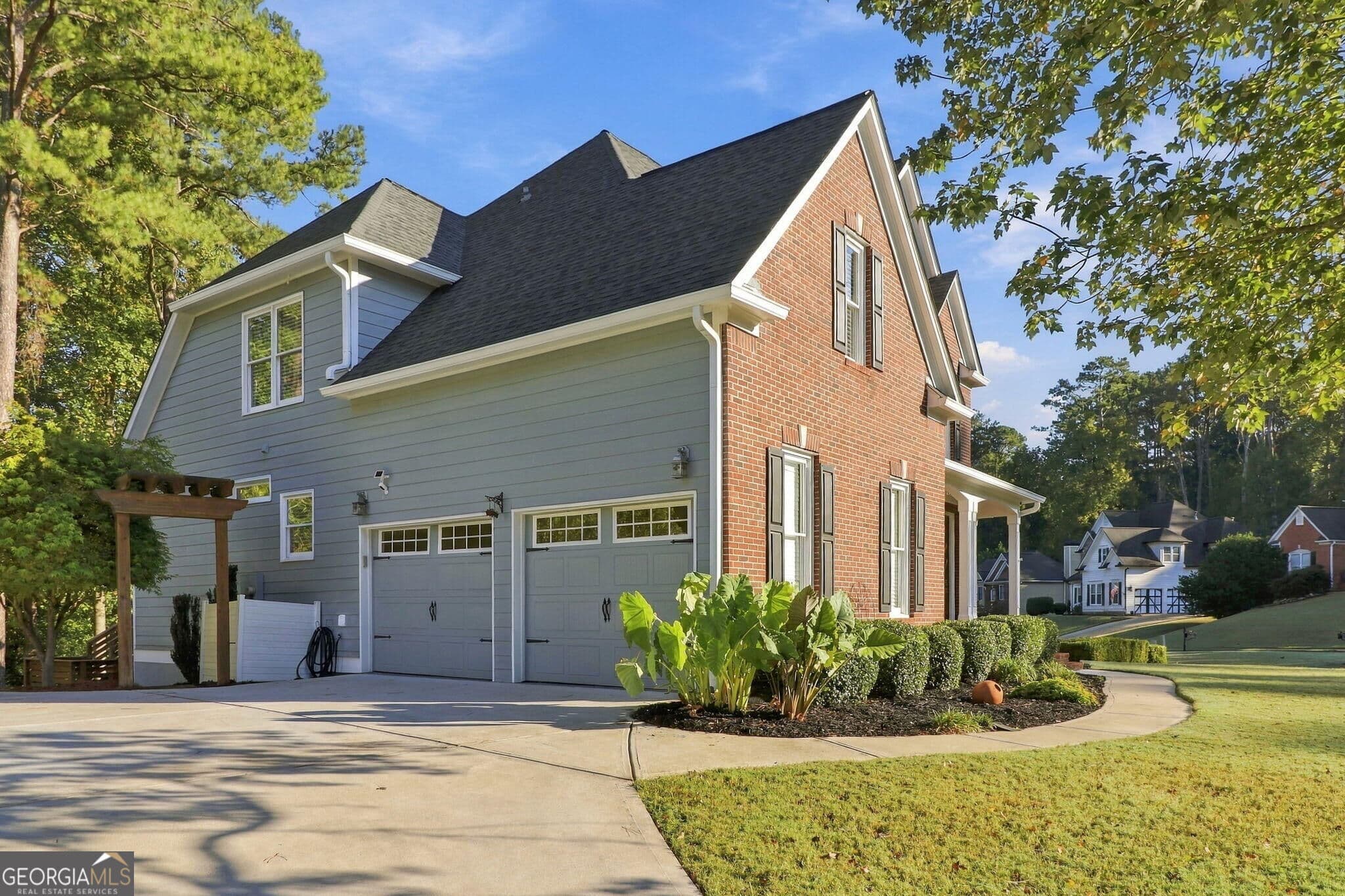 5 bedroom, 3 bathroom, 2,387 sq ft single family residence for sale at 200 Maple Creek Chase, Woodstock, GA 30188 — photo 3