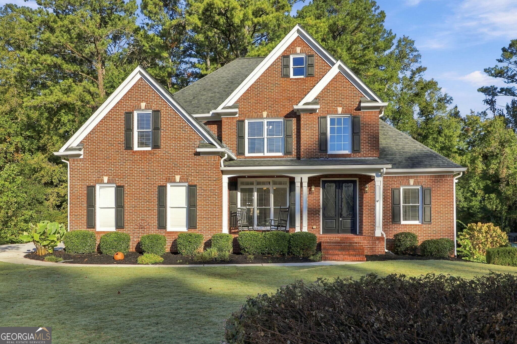 5 bedroom, 3 bathroom, 2,387 sq ft single family residence for sale at 200 Maple Creek Chase, Woodstock, GA 30188