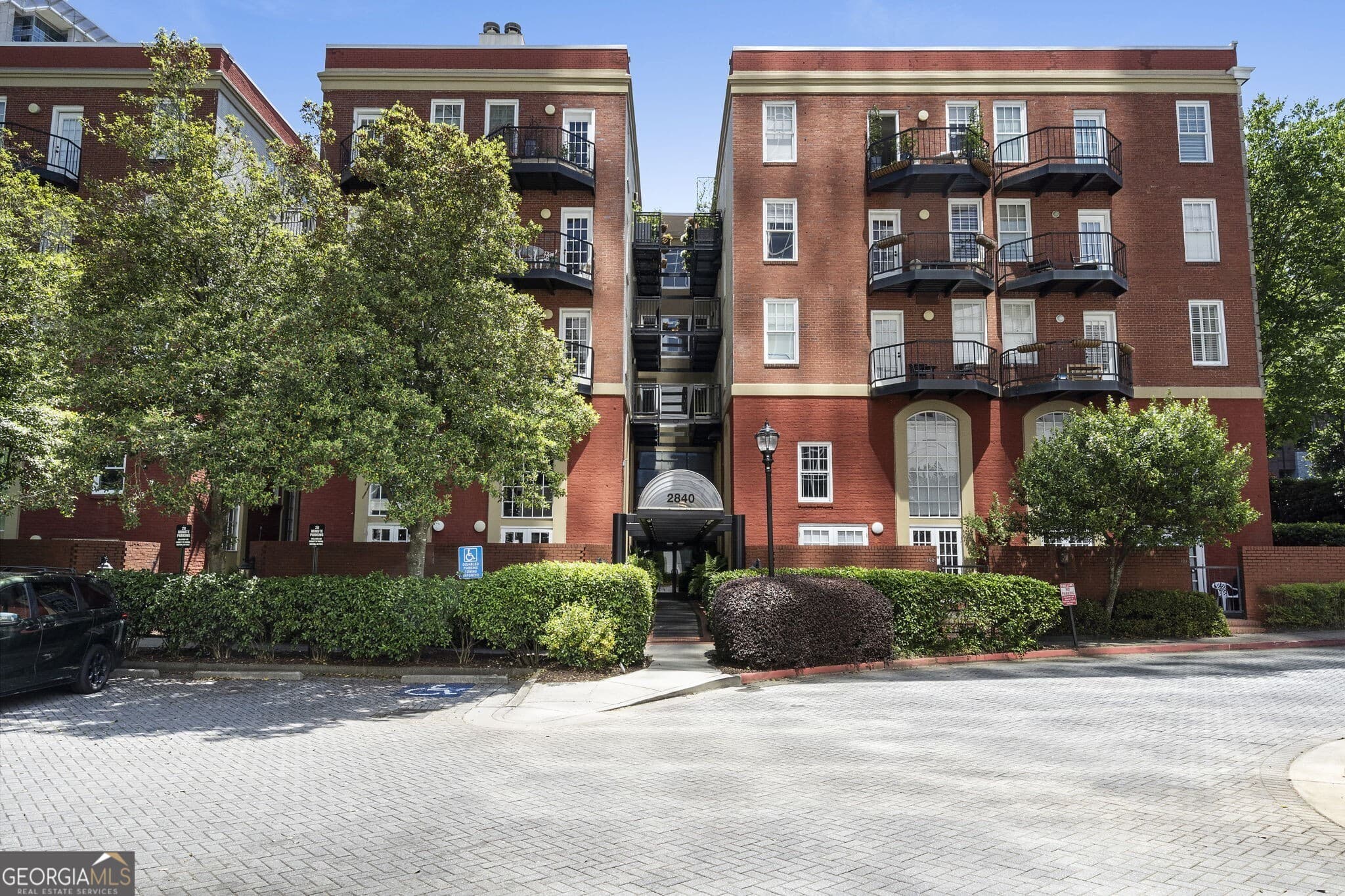 1 bedroom, 1 bathroom, 615 sq ft condominium for sale at 2840 Peachtree Road 406, Atlanta, GA 30305 — photo 2