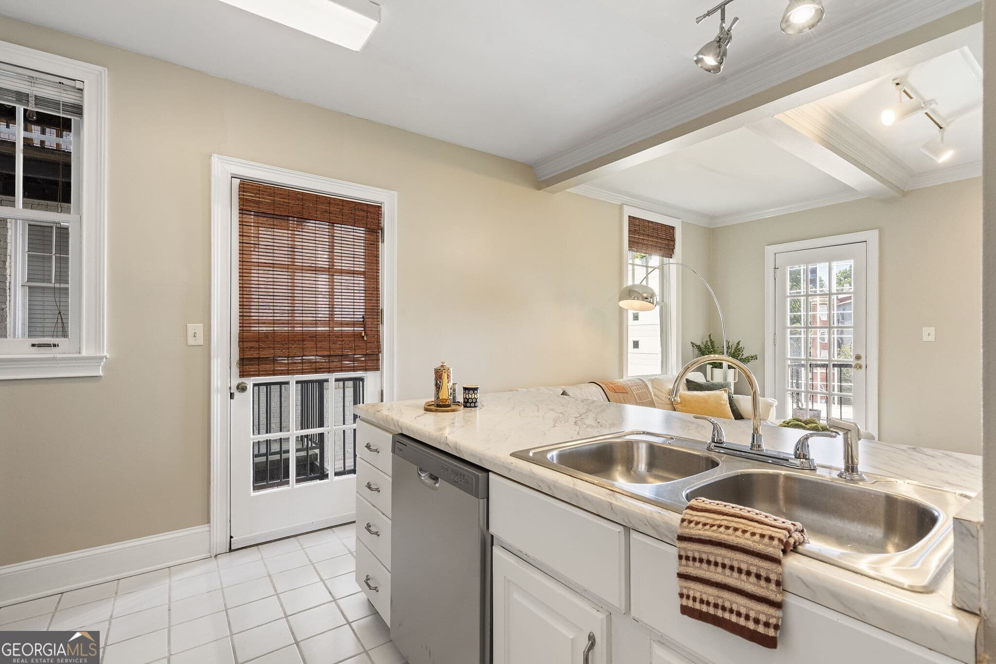 1 bedroom, 1 bathroom, 615 sq ft condominium for sale at 2840 Peachtree Road 406, Atlanta, GA 30305 — photo 7
