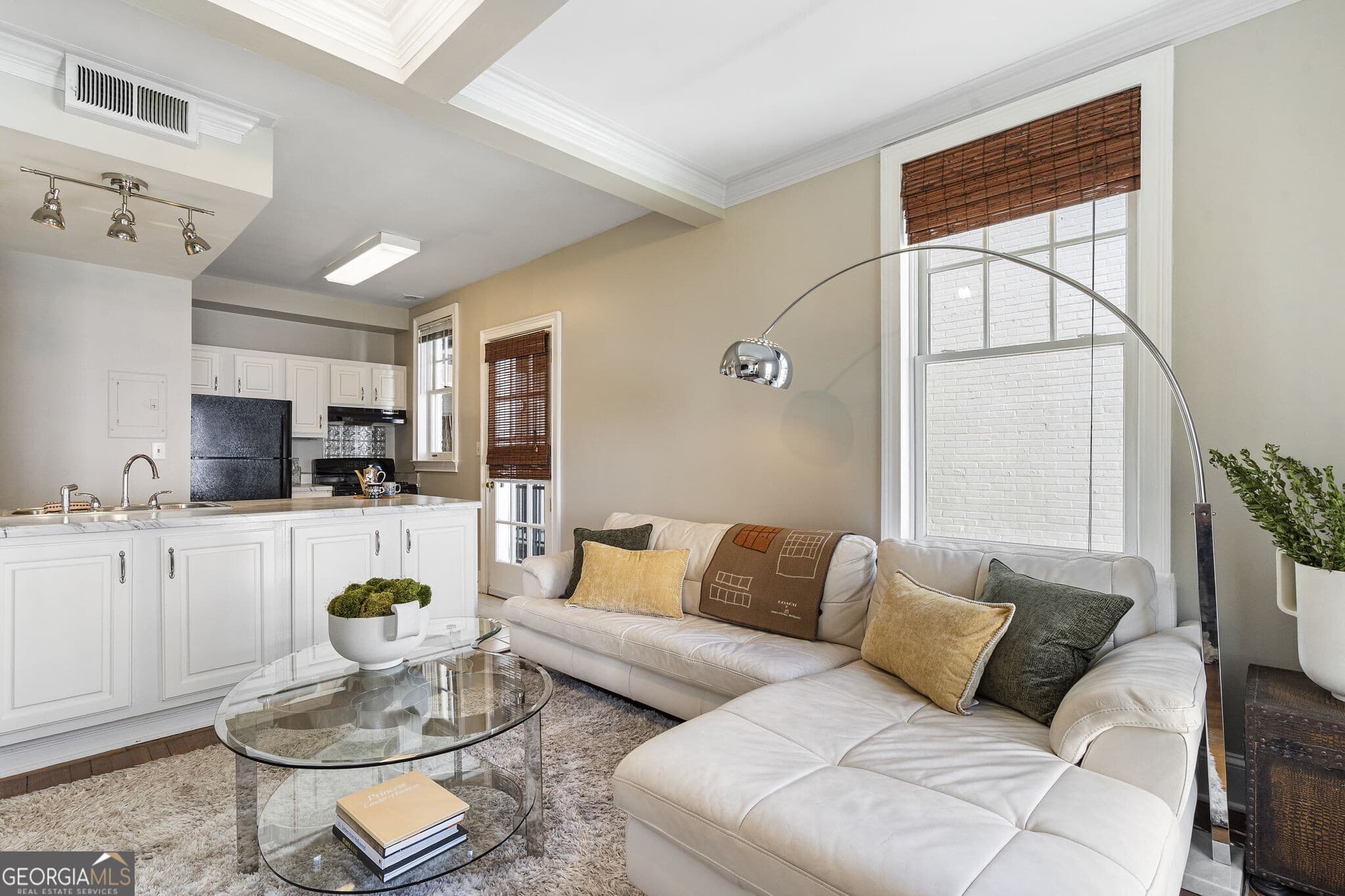 1 bedroom, 1 bathroom, 615 sq ft condominium for sale at 2840 Peachtree Road 406, Atlanta, GA 30305 — photo 5