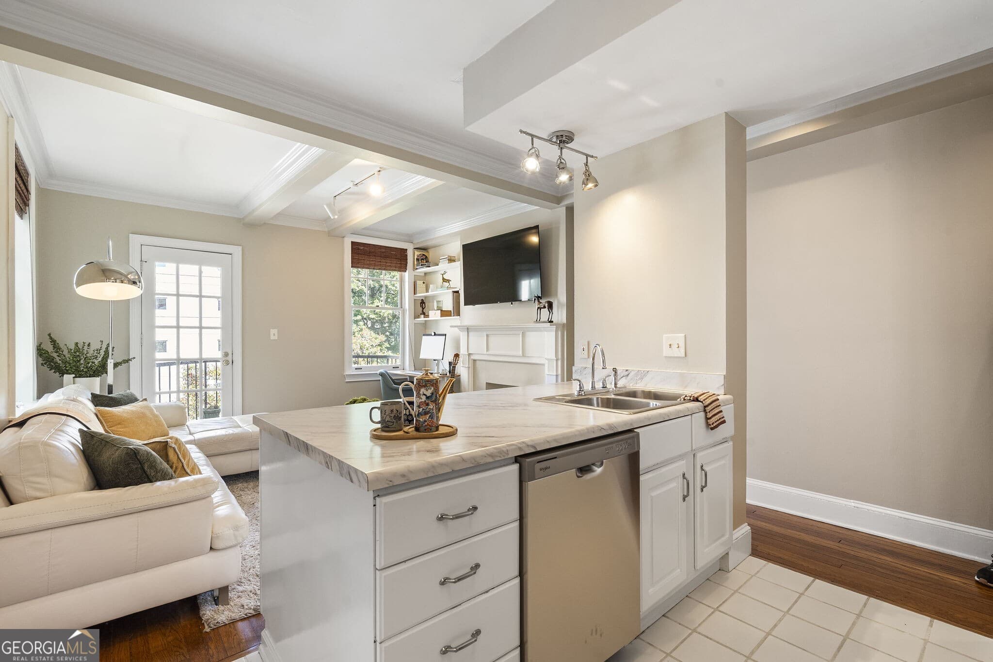 1 bedroom, 1 bathroom, 615 sq ft condominium for sale at 2840 Peachtree Road 406, Atlanta, GA 30305 — photo 9