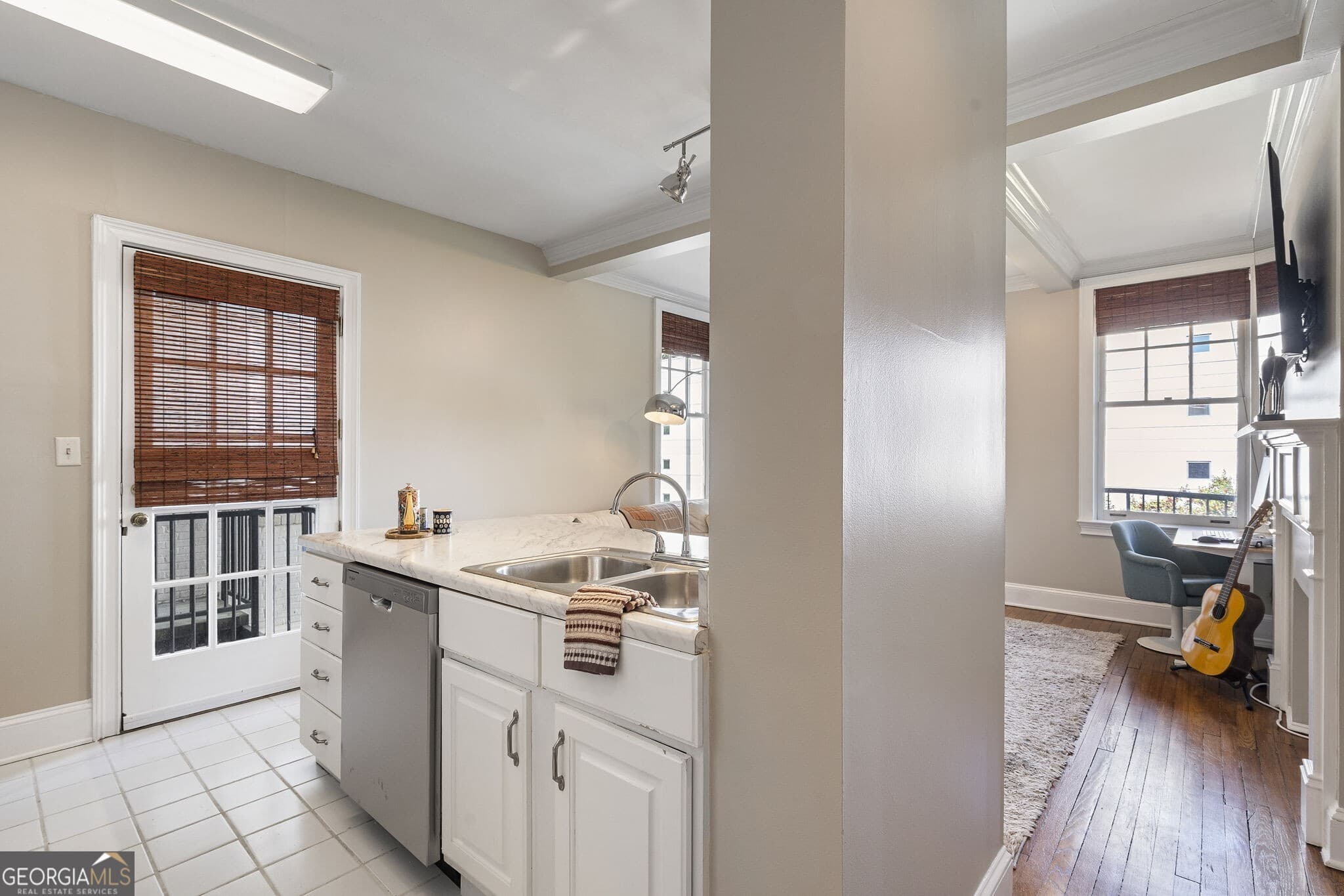 1 bedroom, 1 bathroom, 615 sq ft condominium for sale at 2840 Peachtree Road 406, Atlanta, GA 30305 — photo 10