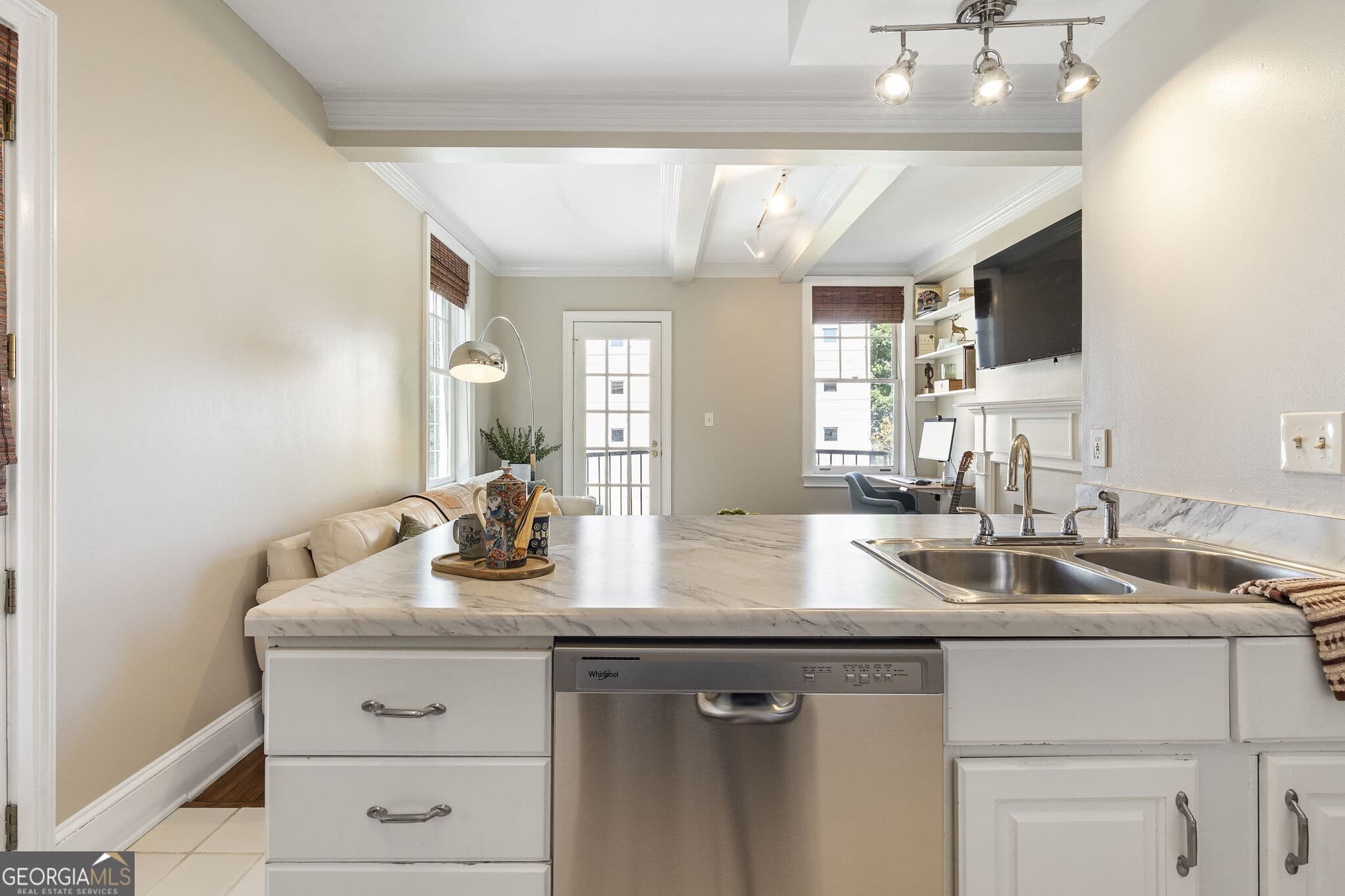 1 bedroom, 1 bathroom, 615 sq ft condominium for sale at 2840 Peachtree Road 406, Atlanta, GA 30305 — photo 8