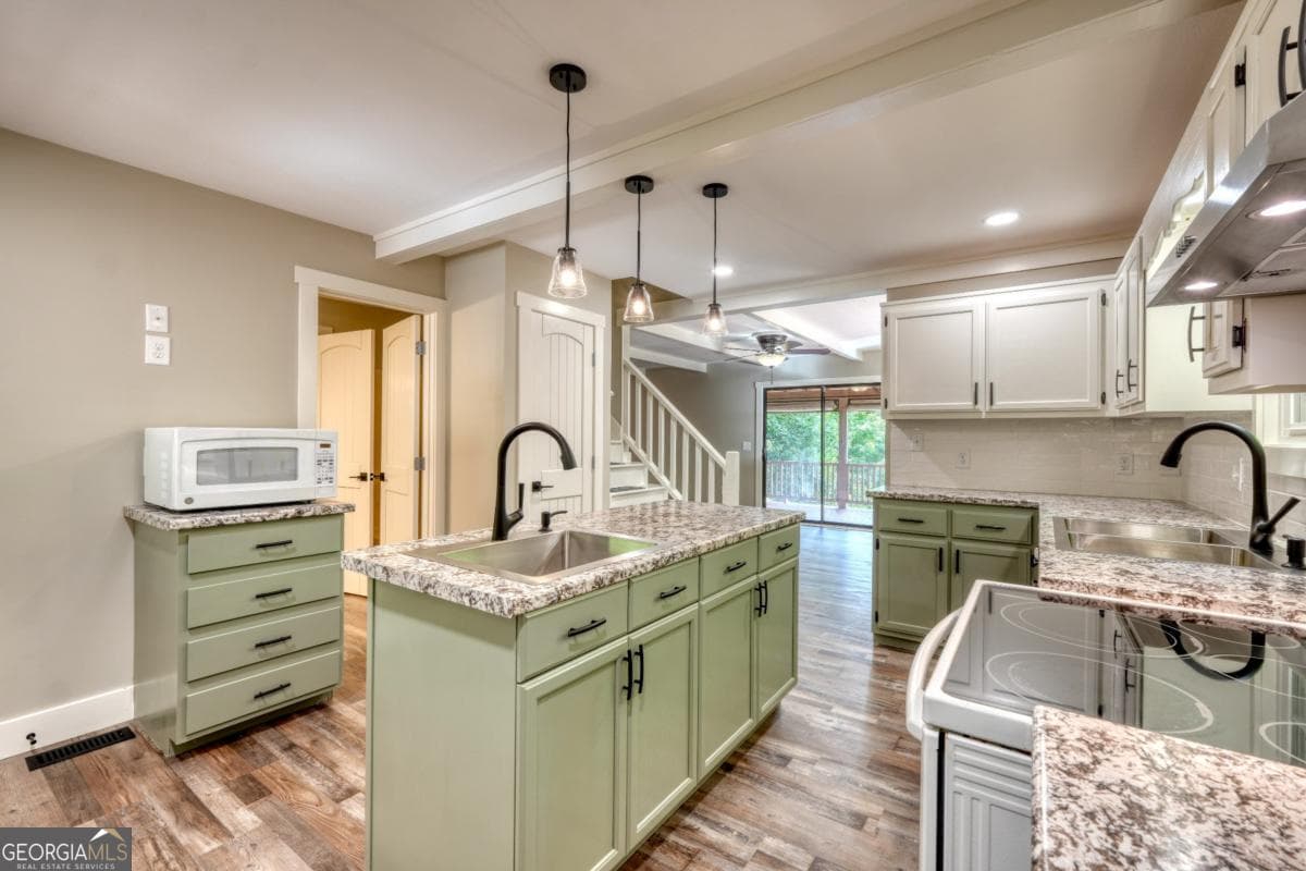 3 bedroom, 3 bathroom, 2,384 sq ft cabin,single family residence for sale at 61 Deerwood Trail 1, Blairsville, GA 30512 — photo 7