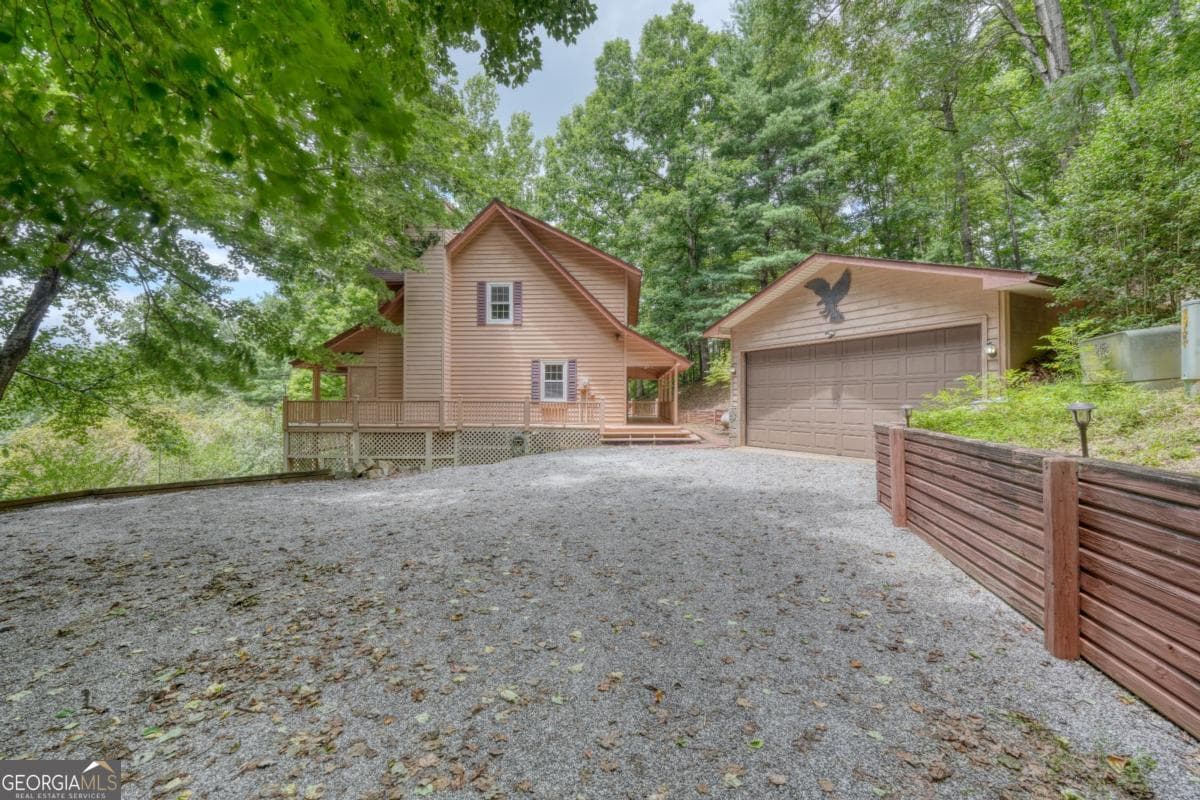 3 bedroom, 3 bathroom, 2,384 sq ft cabin,single family residence for sale at 61 Deerwood Trail 1, Blairsville, GA 30512 — photo 3