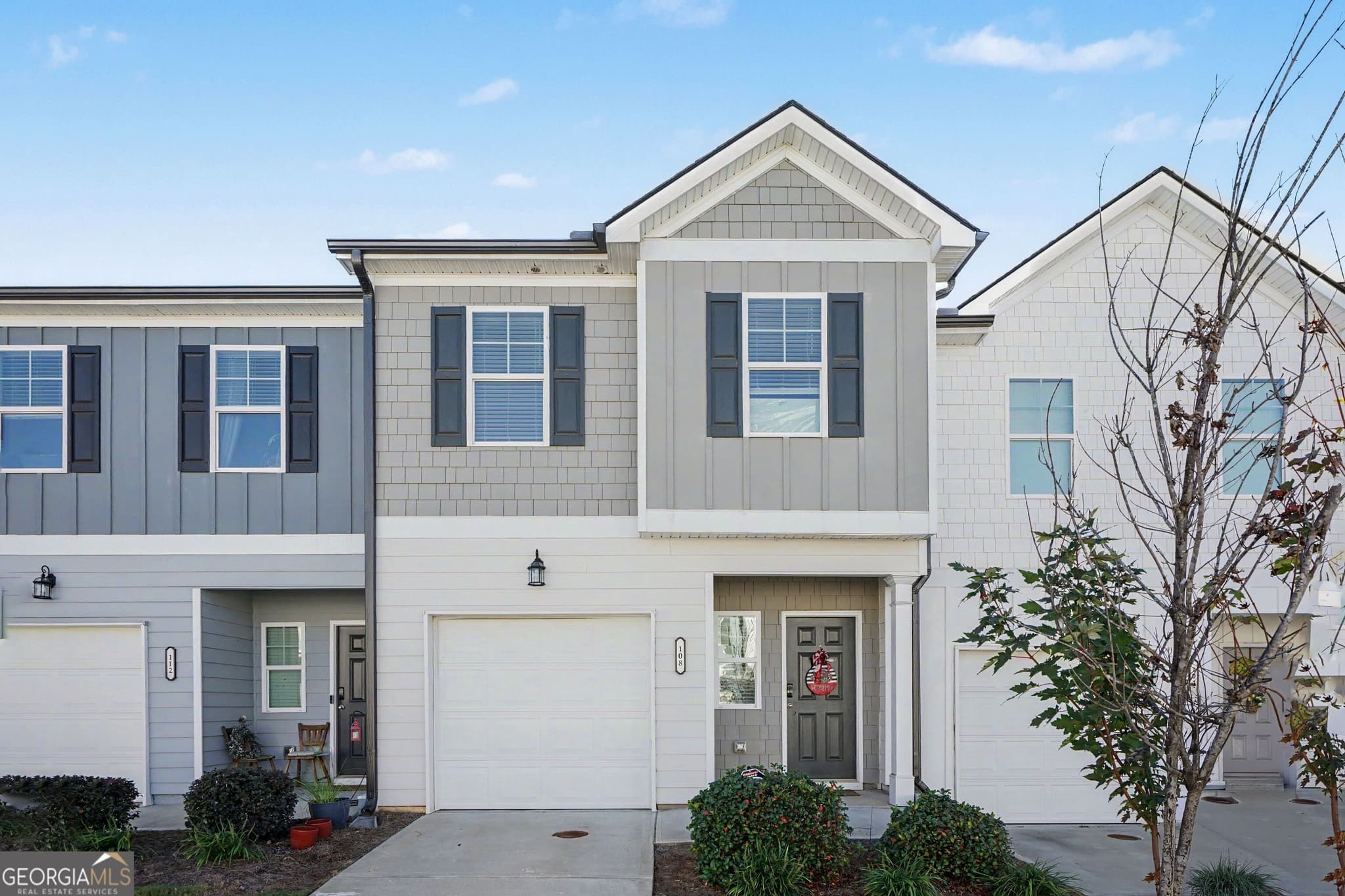 3 bedroom, 2.5 bathroom, 1,475 sq ft townhouse for sale at 108 Regent Park, Hoschton, GA 30548 — photo 2