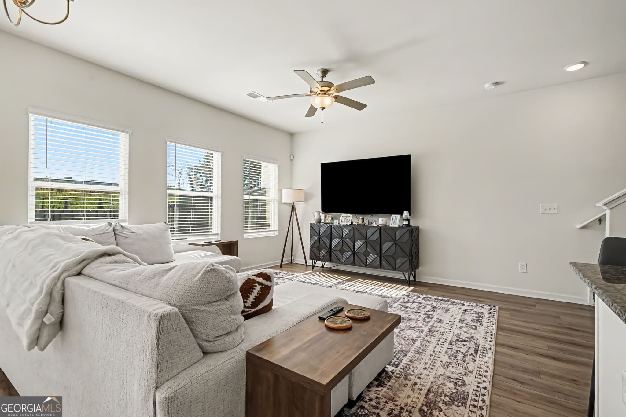 3 bedroom, 2.5 bathroom, 1,475 sq ft townhouse for sale at 108 Regent Park, Hoschton, GA 30548 — photo 6