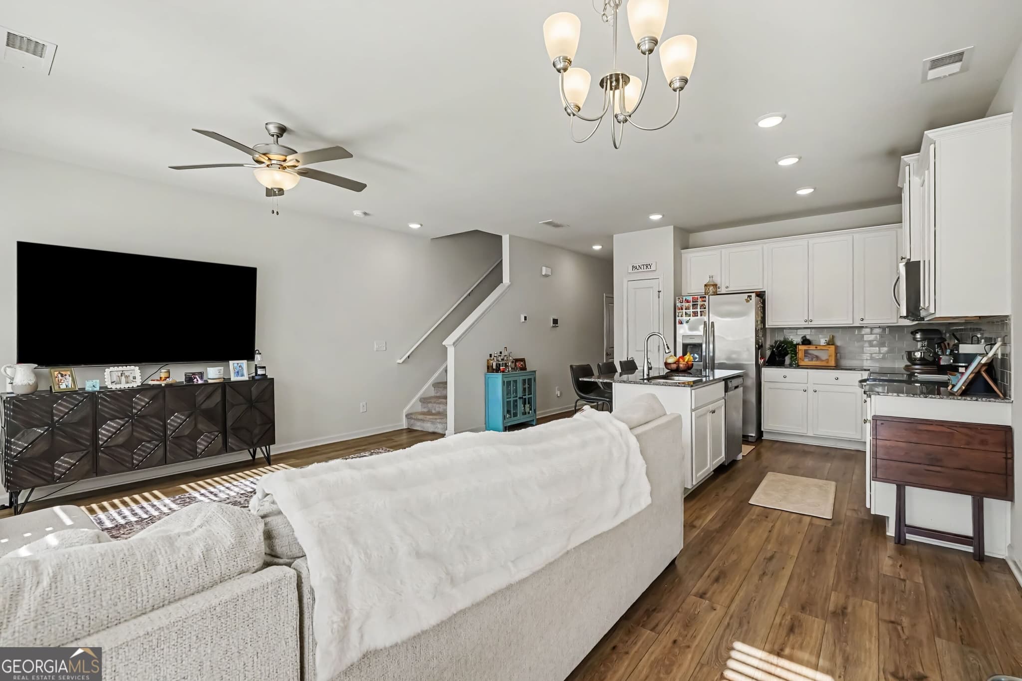 3 bedroom, 2.5 bathroom, 1,475 sq ft townhouse for sale at 108 Regent Park, Hoschton, GA 30548 — photo 7