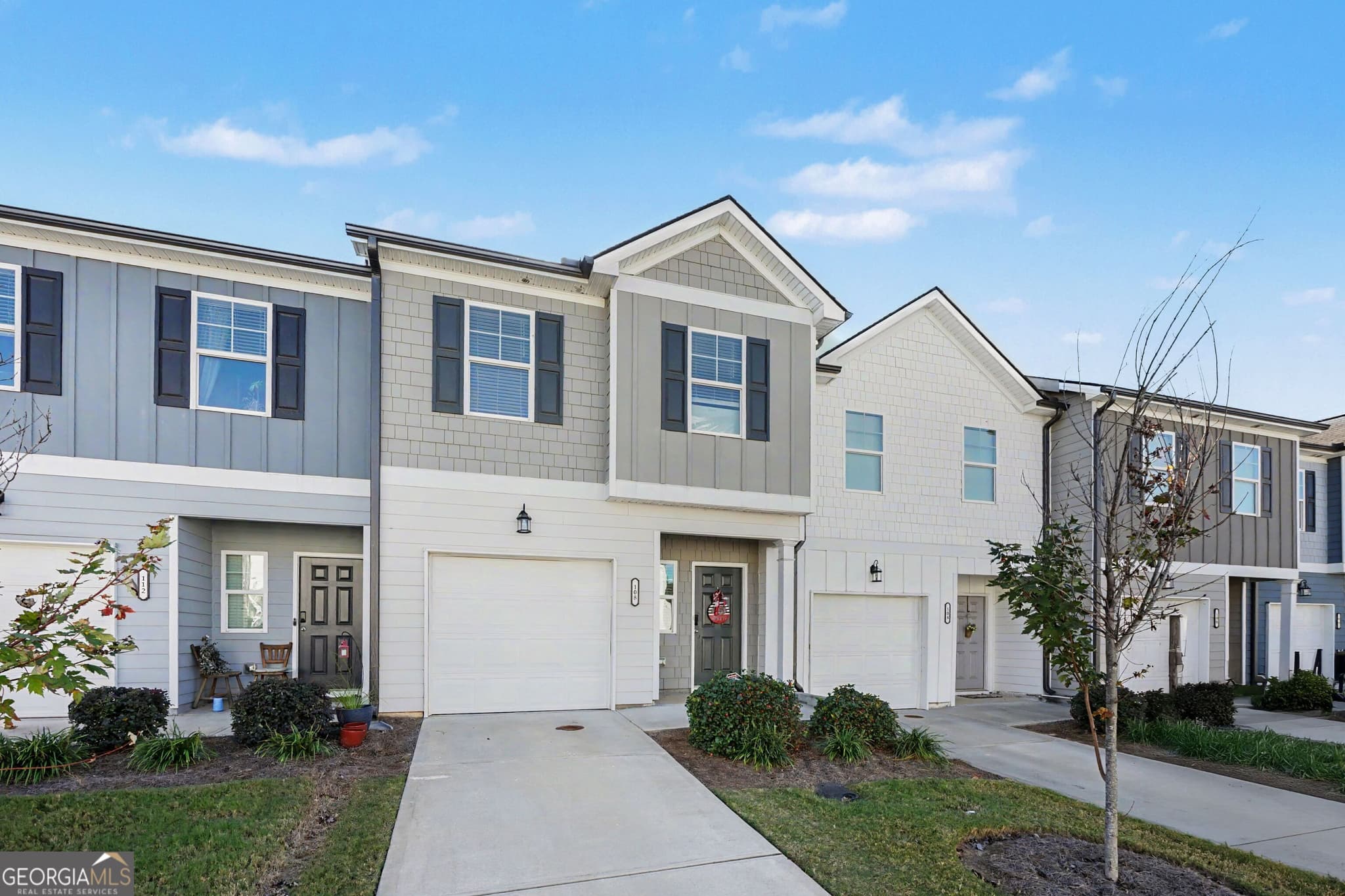 3 bedroom, 2.5 bathroom, 1,475 sq ft townhouse for sale at 108 Regent Park, Hoschton, GA 30548 — photo 3