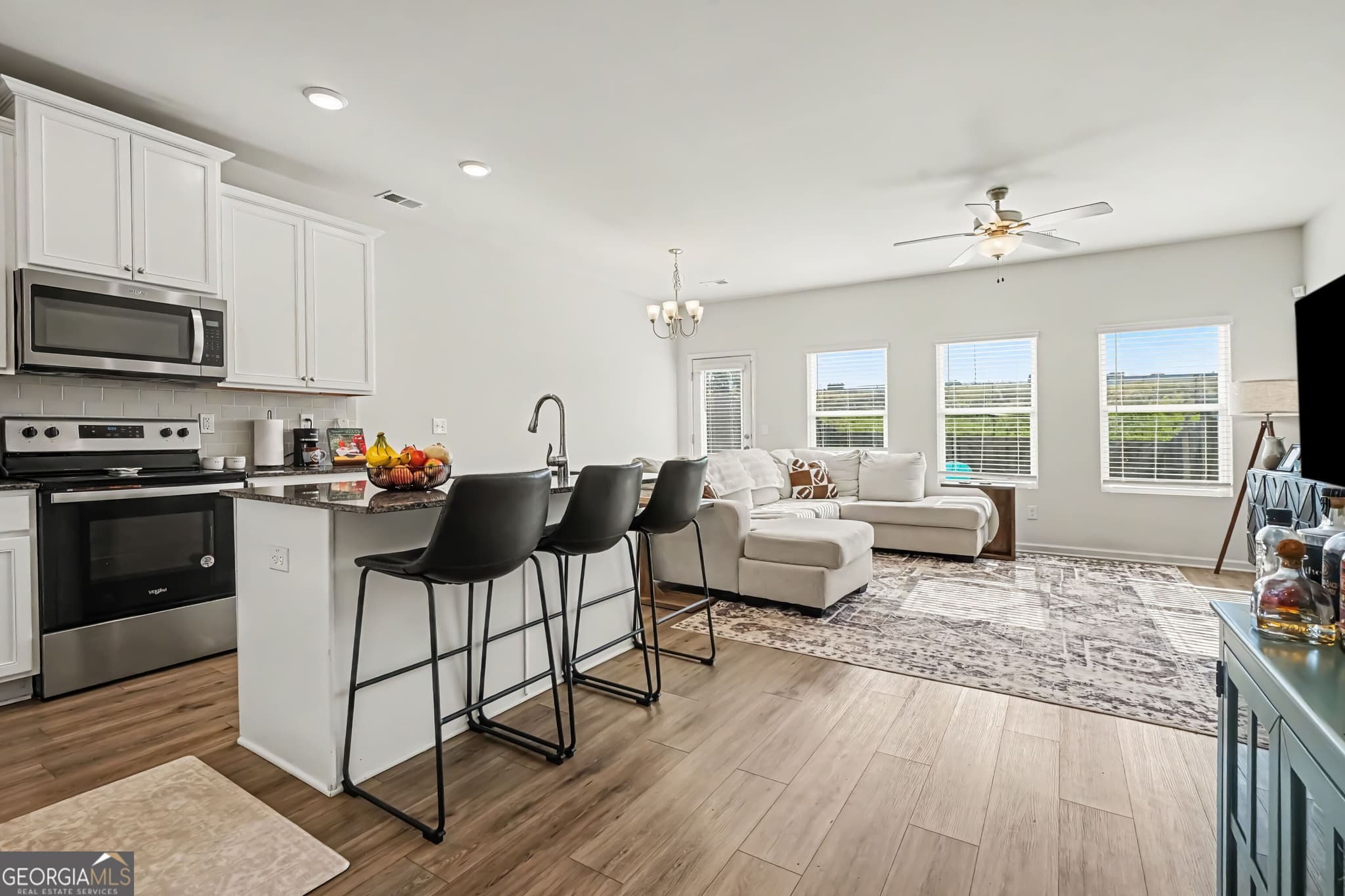 3 bedroom, 2.5 bathroom, 1,475 sq ft townhouse for sale at 108 Regent Park, Hoschton, GA 30548 — photo 8