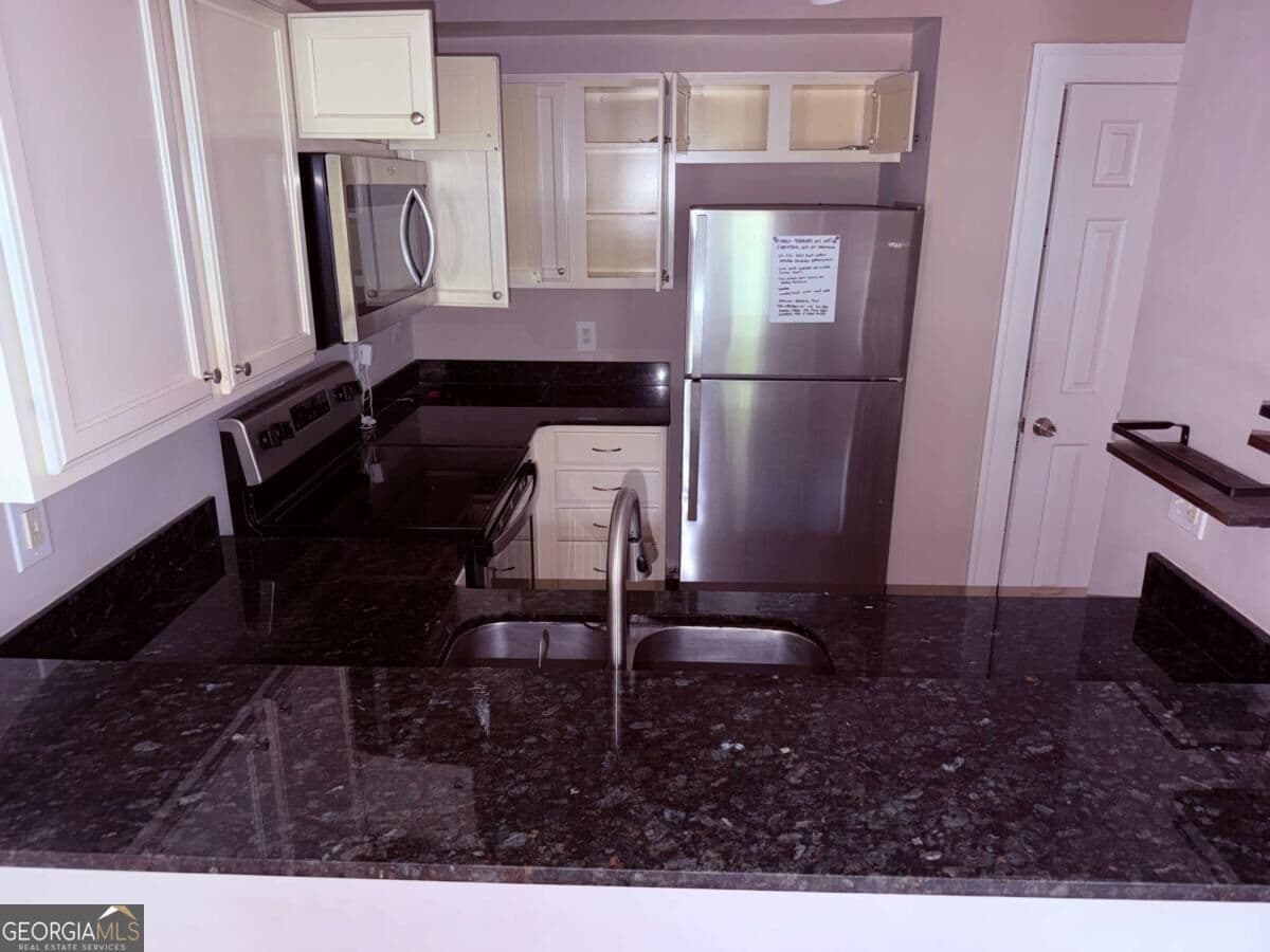 2 bedroom, 2.5 bathroom, 1,134 sq ft condominium for sale at 2855 Peachtree Road 103, Atlanta, GA 30305 — photo 6