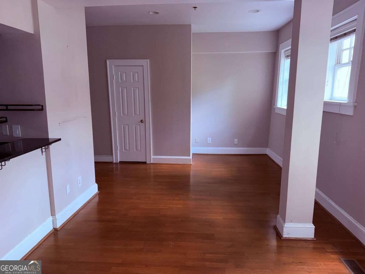2 bedroom, 2.5 bathroom, 1,134 sq ft condominium for sale at 2855 Peachtree Road 103, Atlanta, GA 30305 — photo 3