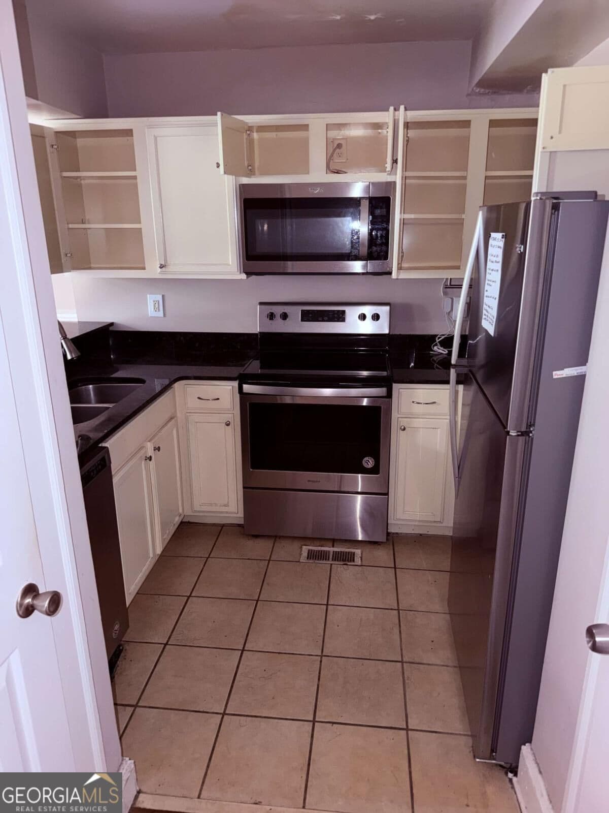 2 bedroom, 2.5 bathroom, 1,134 sq ft condominium for sale at 2855 Peachtree Road 103, Atlanta, GA 30305 — photo 5