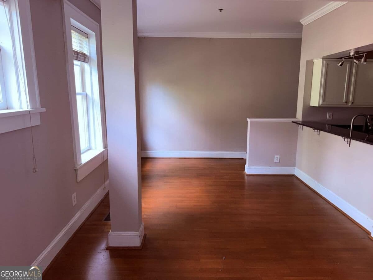 2 bedroom, 2.5 bathroom, 1,134 sq ft condominium for sale at 2855 Peachtree Road 103, Atlanta, GA 30305 — photo 4