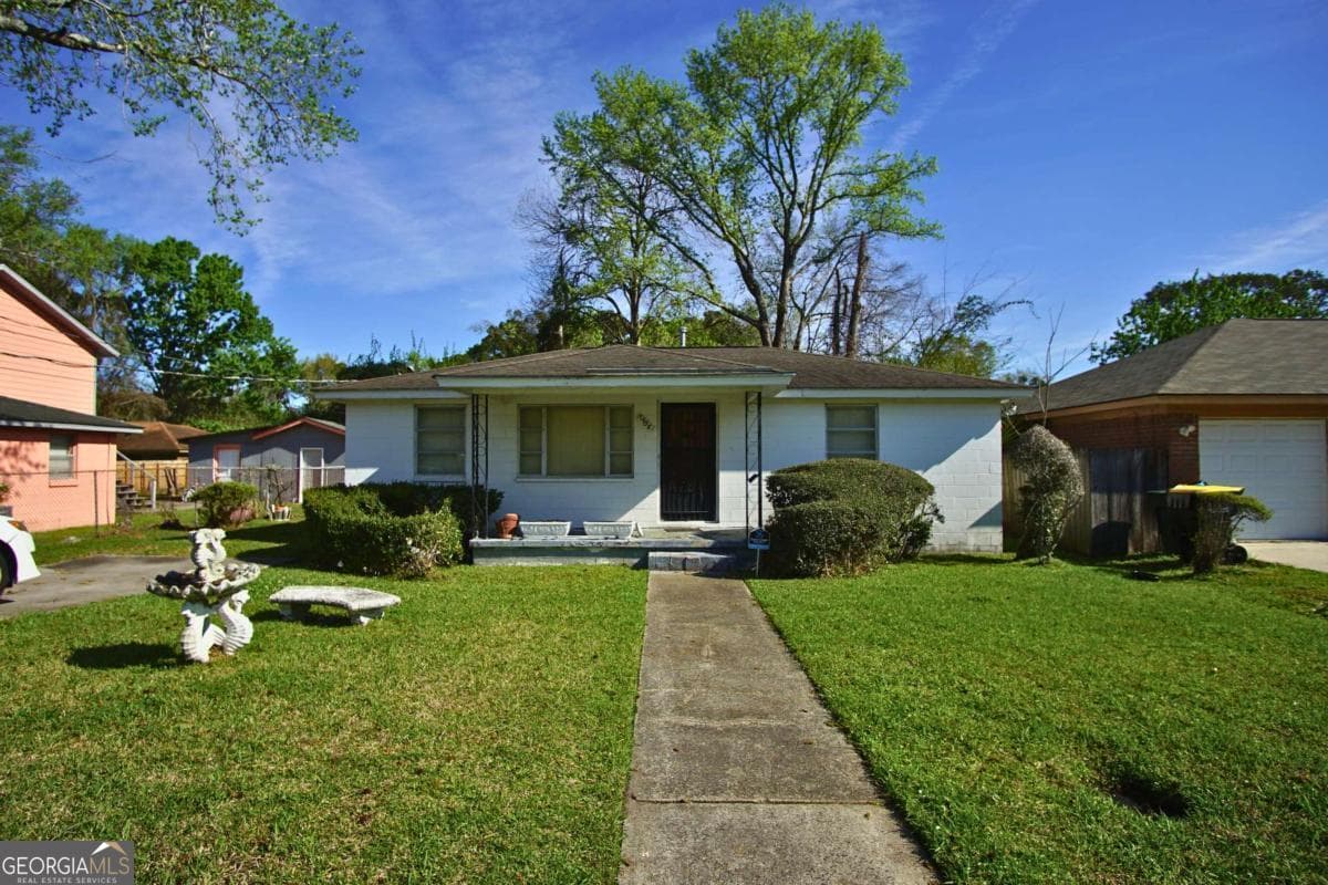 3 bedroom, 1 bathroom, 900 sq ft single family residence for sale at 1938 Arcadian Street, Savannah, GA 31405 — photo 1 of 3
