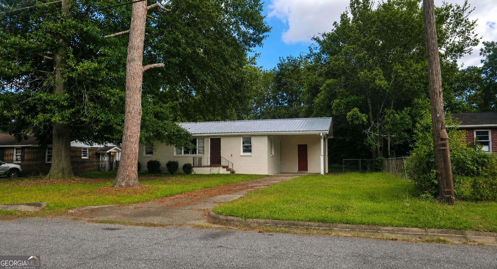 4 bedroom, 1 bathroom, 975 sq ft single family residence for sale at 2782 Reynolds Drive, Macon, GA 31206 — photo 1 of 1