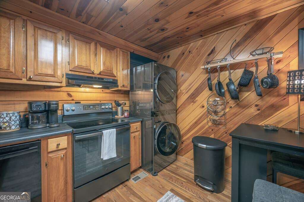 2 bedroom, 1 bathroom cabin,single family residence for sale at 157 Sunrise Lane, Blue Ridge, GA 30513 — photo 9