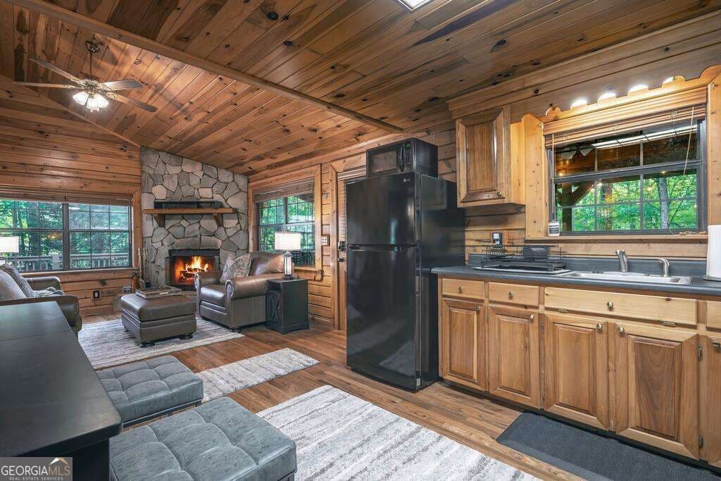 2 bedroom, 1 bathroom cabin,single family residence for sale at 157 Sunrise Lane, Blue Ridge, GA 30513 — photo 10