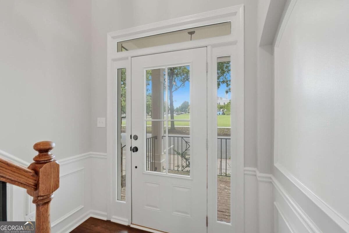 3 bedroom, 3.5 bathroom, 2,665 sq ft townhouse for sale at 372 Suwanee Avenue, Suwanee, GA 30024 — photo 6