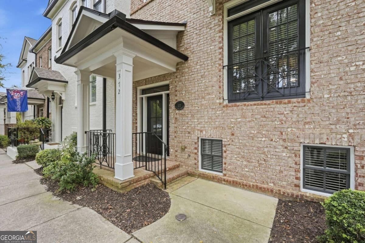 3 bedroom, 3.5 bathroom, 2,665 sq ft townhouse for sale at 372 Suwanee Avenue, Suwanee, GA 30024 — photo 5