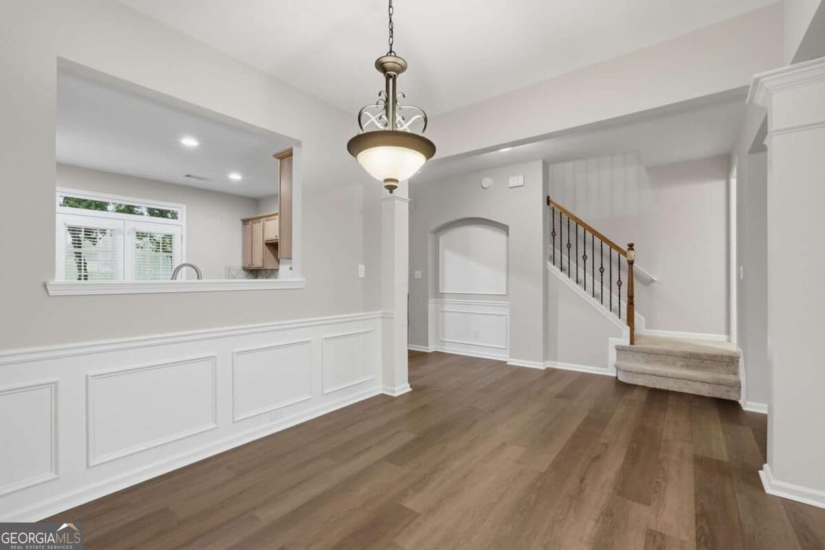3 bedroom, 3.5 bathroom, 2,665 sq ft townhouse for sale at 372 Suwanee Avenue, Suwanee, GA 30024 — photo 9
