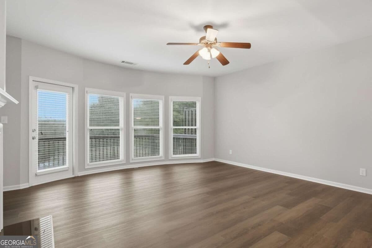 3 bedroom, 3.5 bathroom, 2,665 sq ft townhouse for sale at 372 Suwanee Avenue, Suwanee, GA 30024 — photo 10