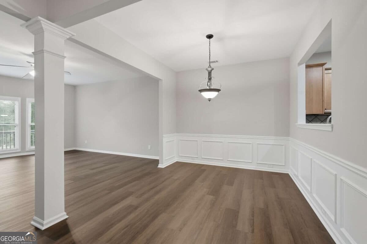 3 bedroom, 3.5 bathroom, 2,665 sq ft townhouse for sale at 372 Suwanee Avenue, Suwanee, GA 30024 — photo 8