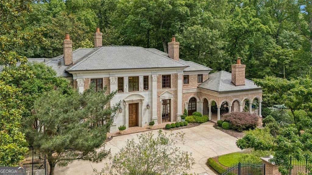 5 bedroom, 6.5 bathroom, 8,036 sq ft single family residence for sale at 125 Blackland Road, Atlanta, GA 30342 — photo 6