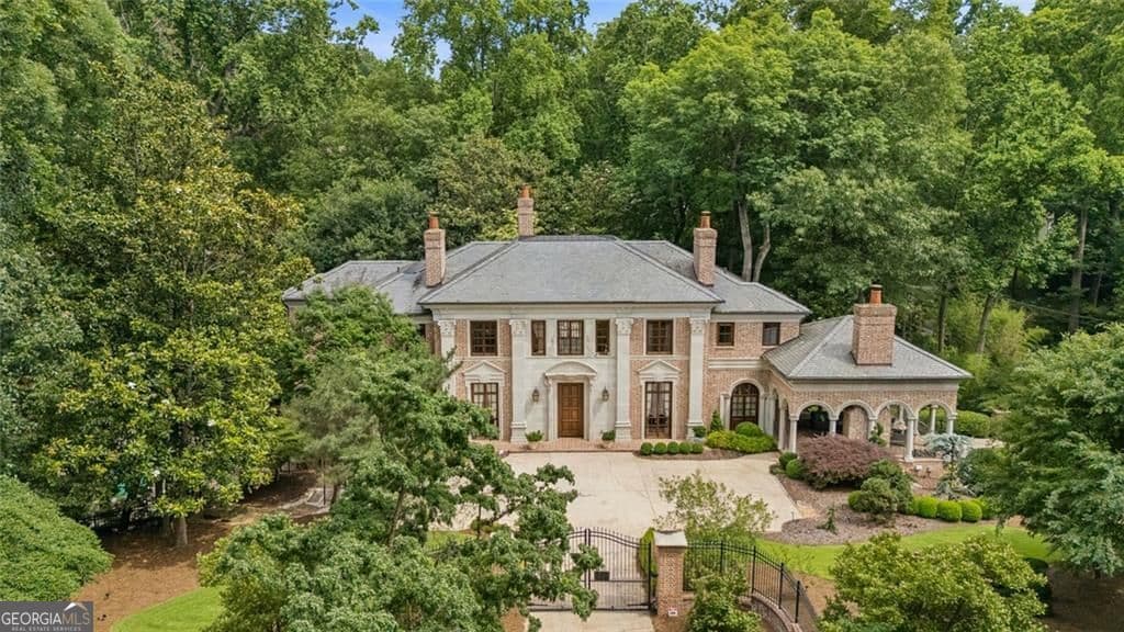 5 bedroom, 6.5 bathroom, 8,036 sq ft single family residence for sale at 125 Blackland Road, Atlanta, GA 30342 — photo 7
