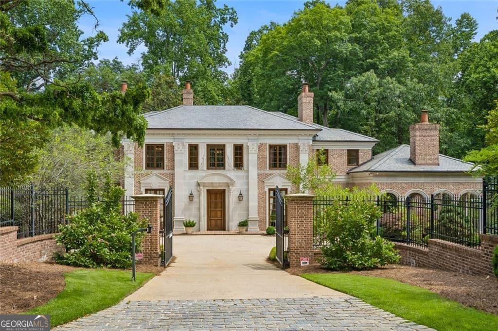 5 bedroom, 6.5 bathroom, 8,036 sq ft single family residence for sale at 125 Blackland Road, Atlanta, GA 30342 — photo 3