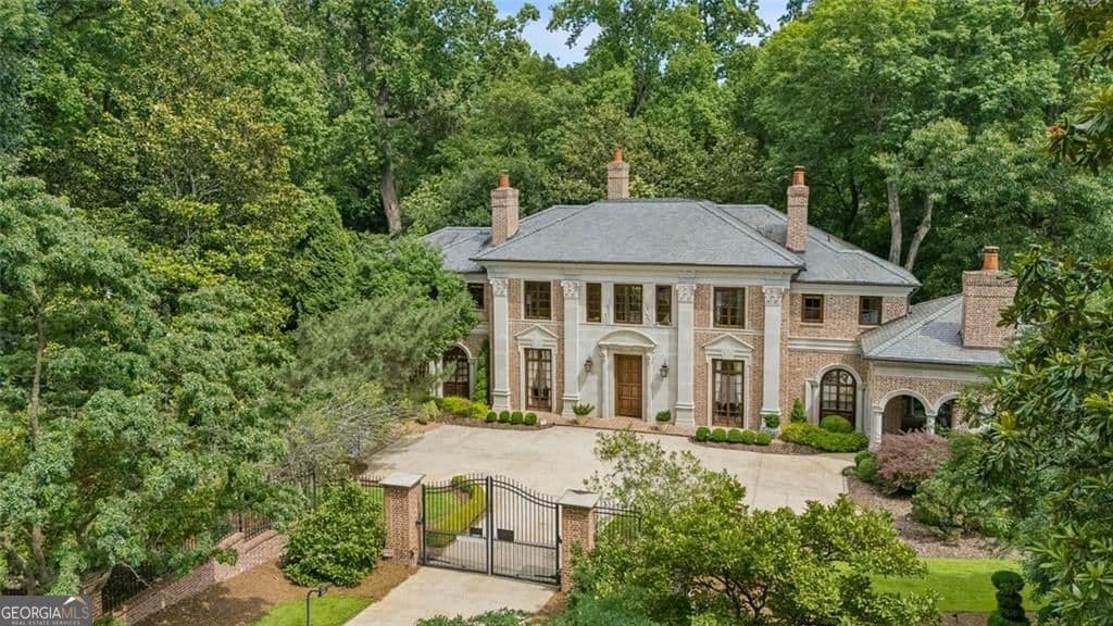 5 bedroom, 6.5 bathroom, 8,036 sq ft single family residence for sale at 125 Blackland Road, Atlanta, GA 30342 — photo 5