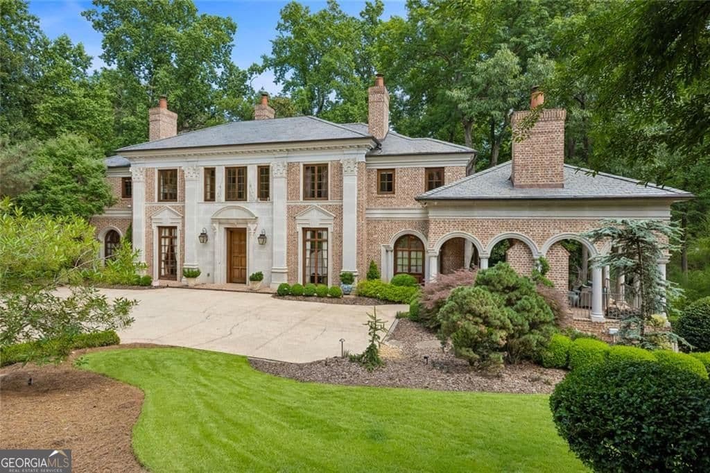 5 bedroom, 6.5 bathroom, 8,036 sq ft single family residence for sale at 125 Blackland Road, Atlanta, GA 30342 — photo 9