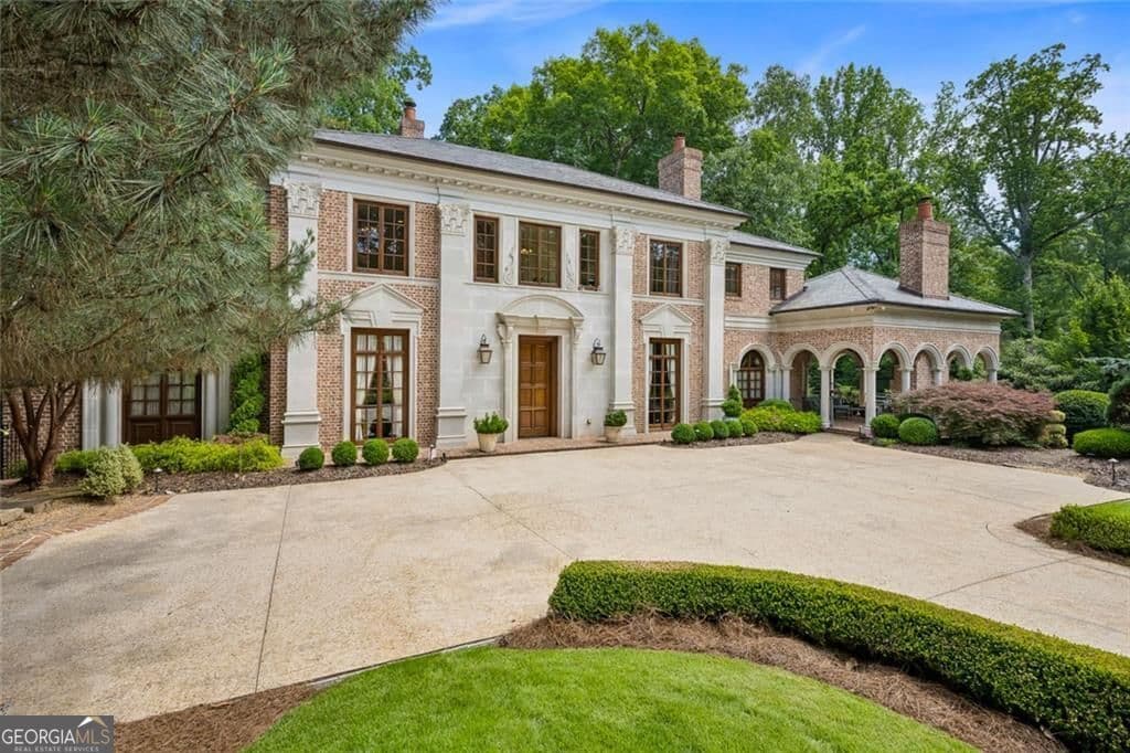 5 bedroom, 6.5 bathroom, 8,036 sq ft single family residence for sale at 125 Blackland Road, Atlanta, GA 30342 — photo 8