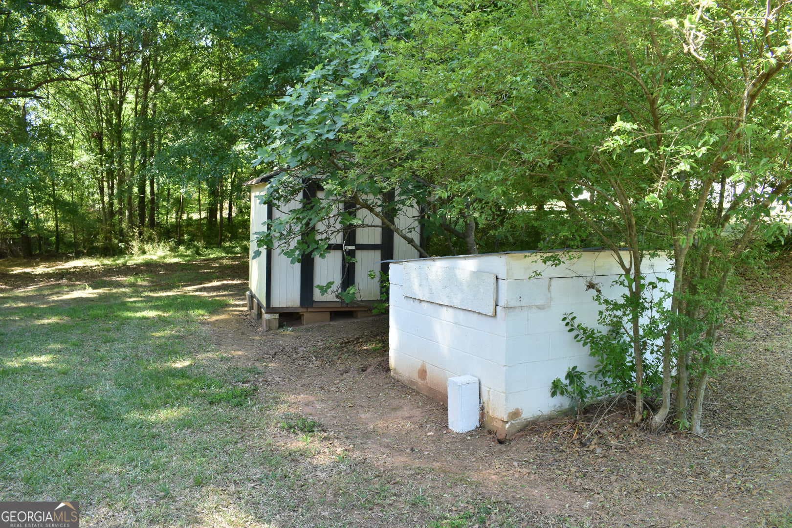 3 bedroom, 2 bathroom, 1,401 sq ft single family residence for sale at 2334 Commerce Road, Jefferson, GA 30549 — photo 2