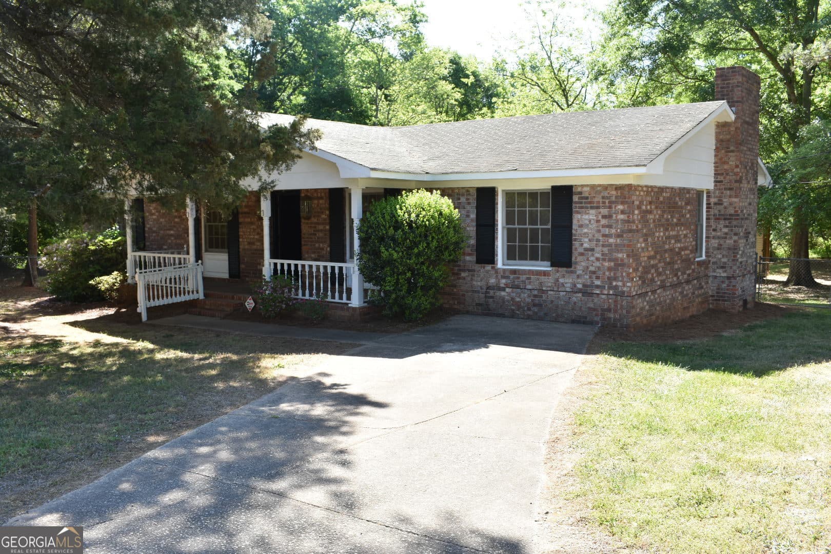 3 bedroom, 2 bathroom, 1,401 sq ft single family residence for sale at 2334 Commerce Road, Jefferson, GA 30549
